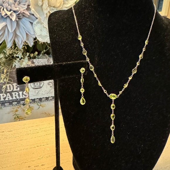 14kt white gold with peridot stones 17 inch with matching earrings - Picture 1 of 6